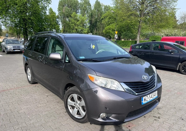 Toyota Sienna cena 68000 przebieg: 228000, rok produkcji 2014 z Oleśnica małe 137